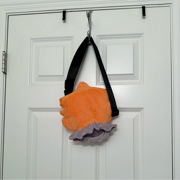 Pennywise Belt Bag (From Stephen King’s “It”) - Picture 2 of 4